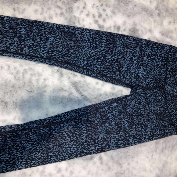 6 pairs of size 6 Lululemon - Picture 3 of 11